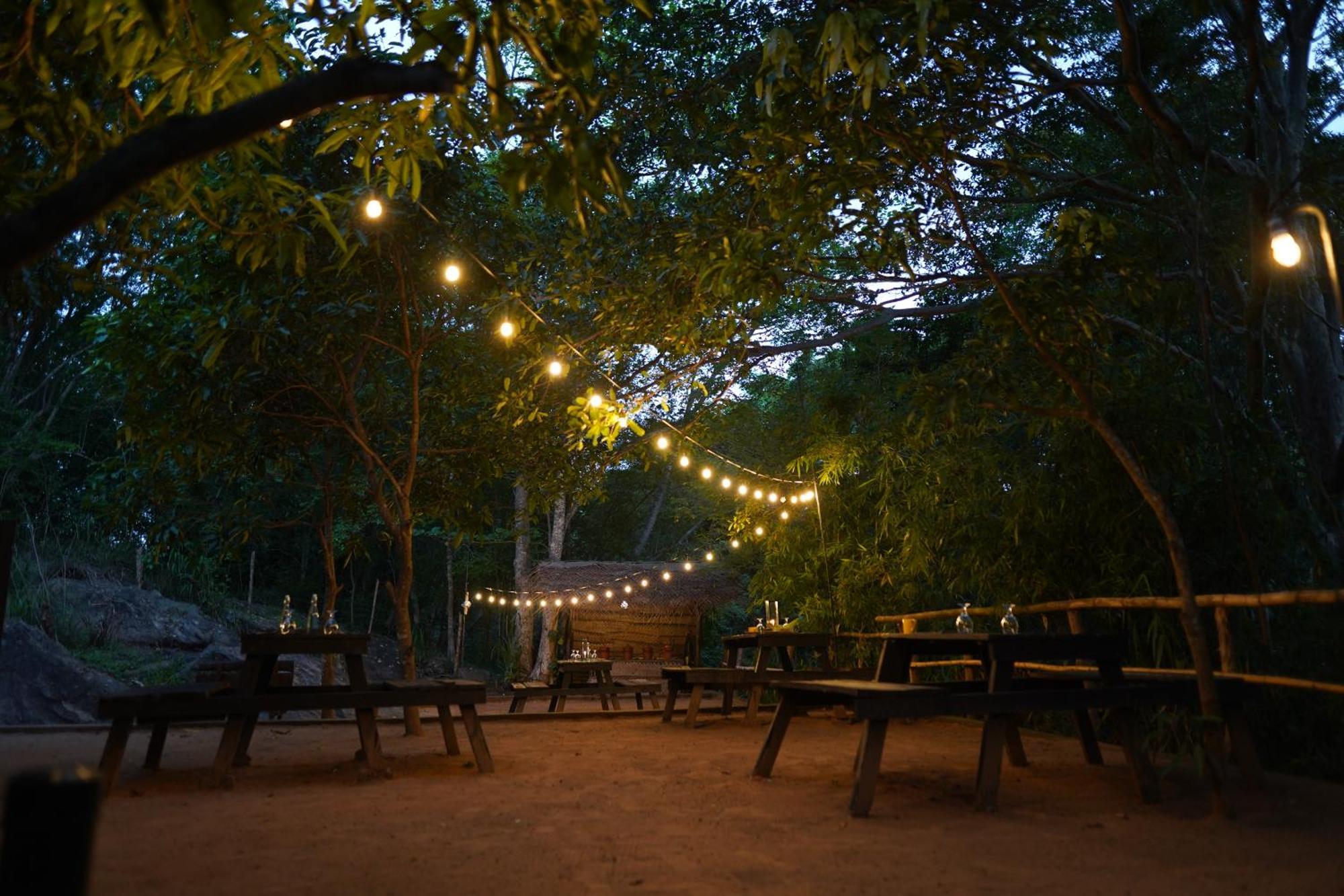 River Glamping By Gaga Bees Udawalawe Eksteriør bilde