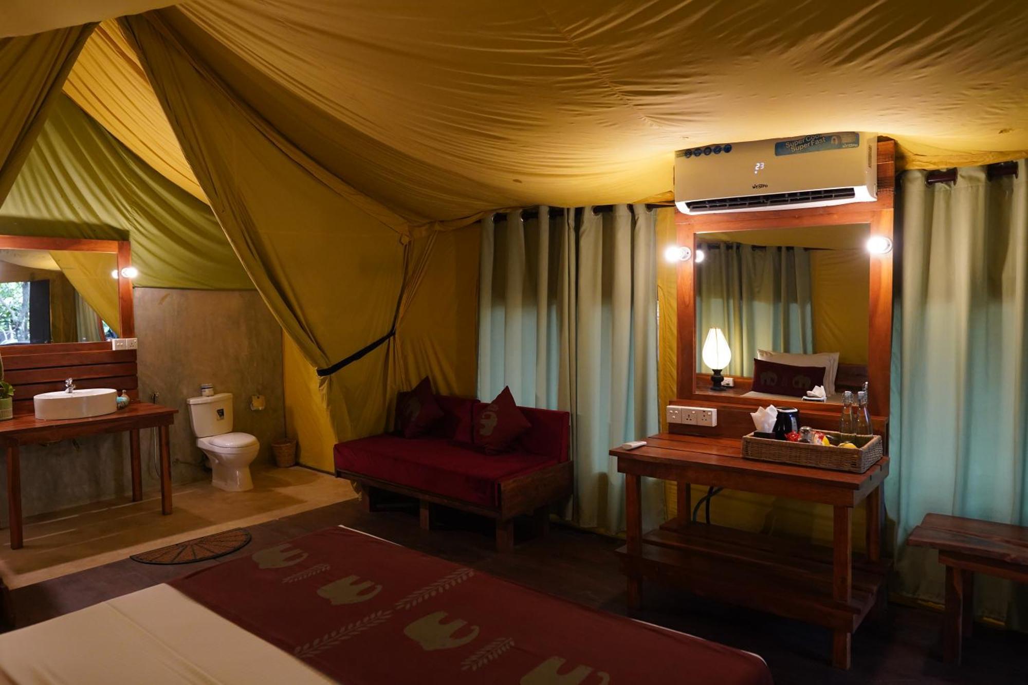 River Glamping By Gaga Bees Udawalawe Eksteriør bilde