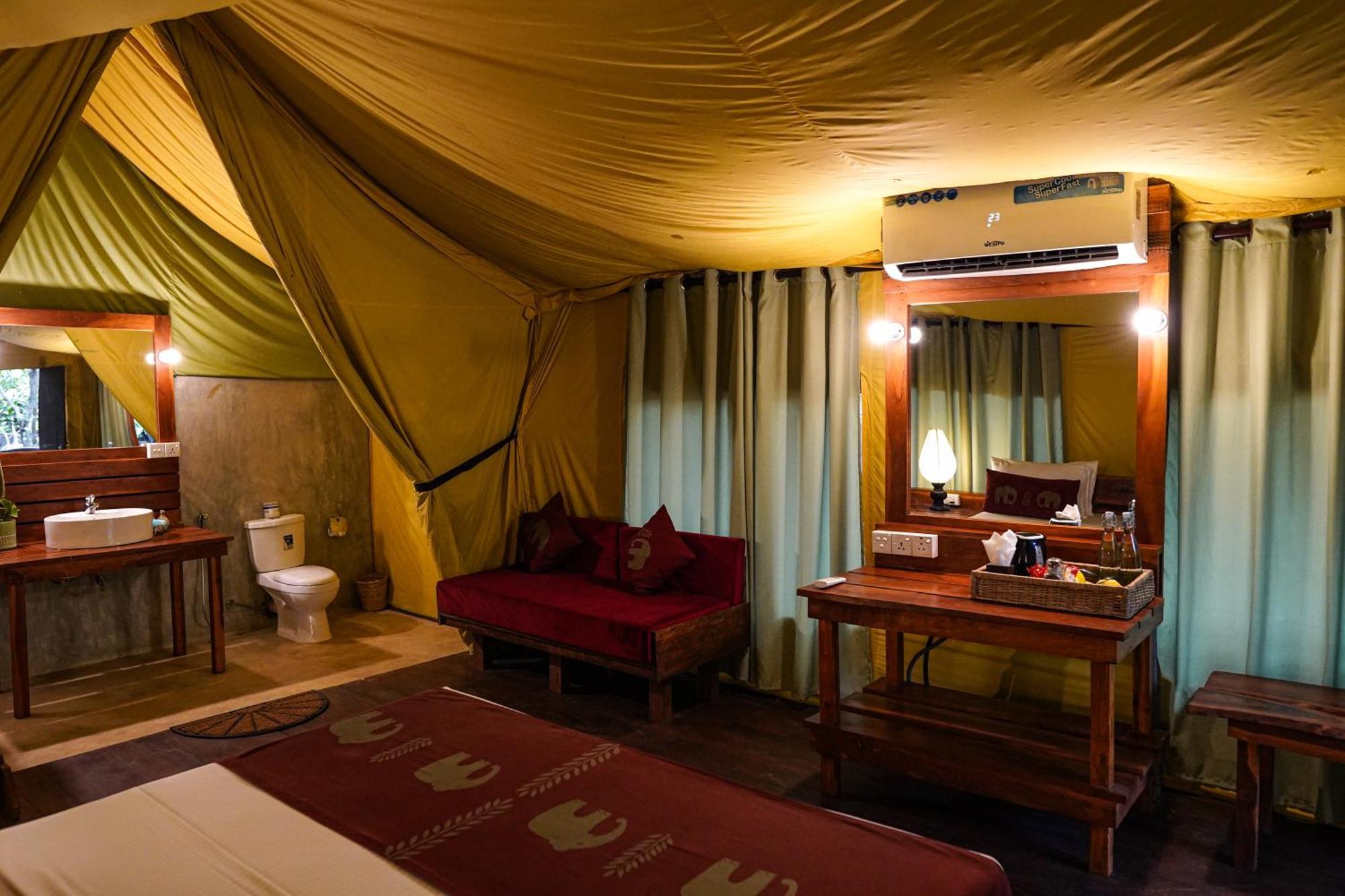 River Glamping By Gaga Bees Udawalawe Eksteriør bilde