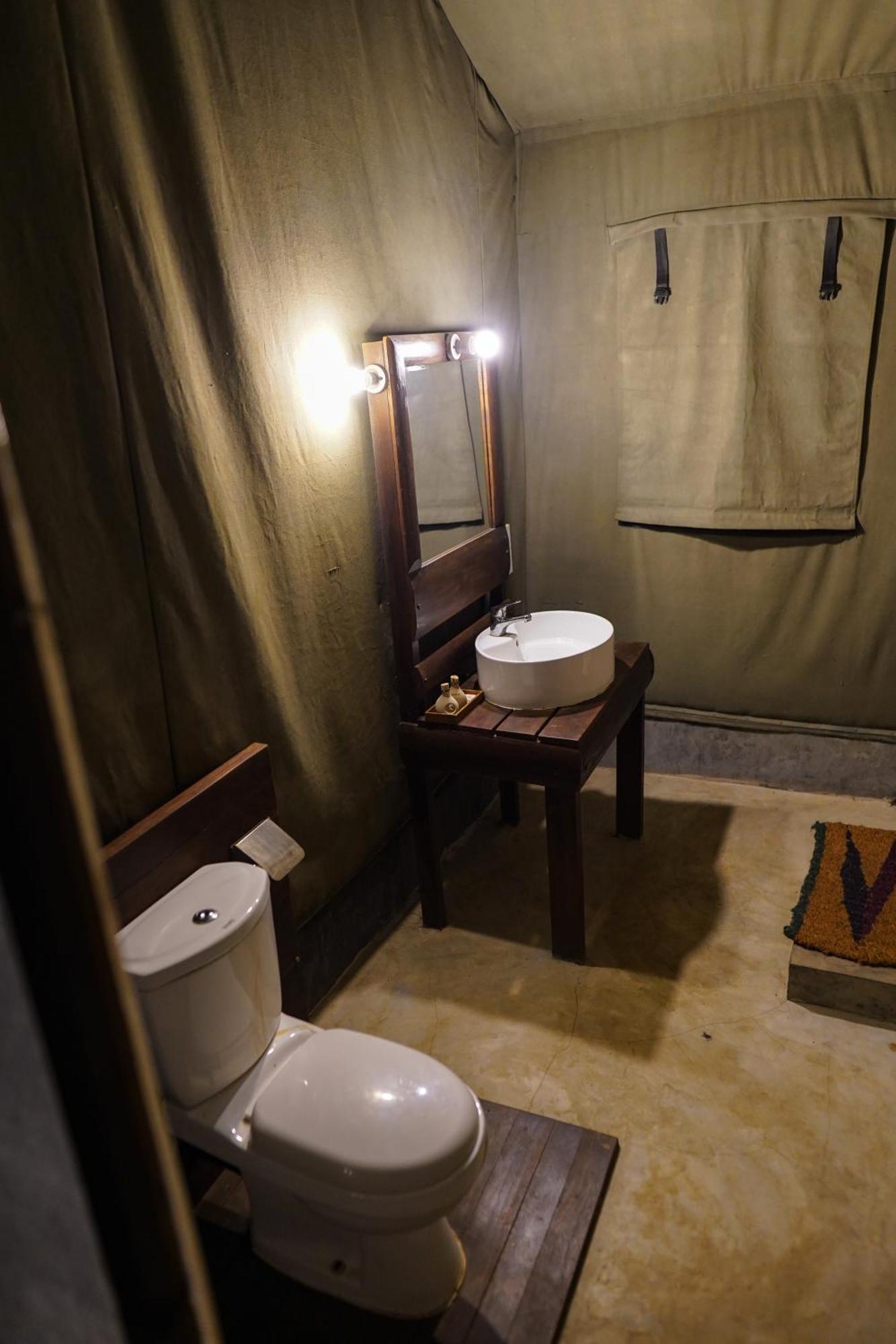 River Glamping By Gaga Bees Udawalawe Eksteriør bilde