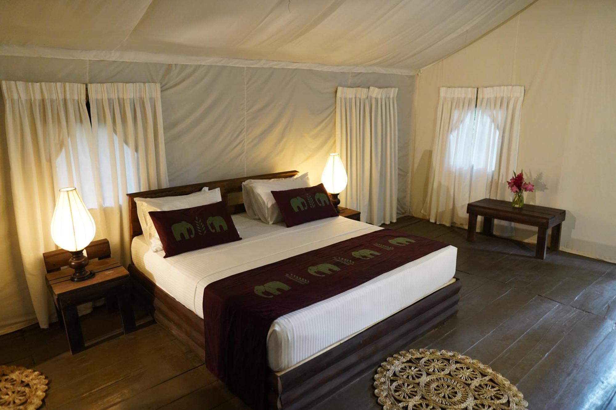River Glamping By Gaga Bees Udawalawe Eksteriør bilde
